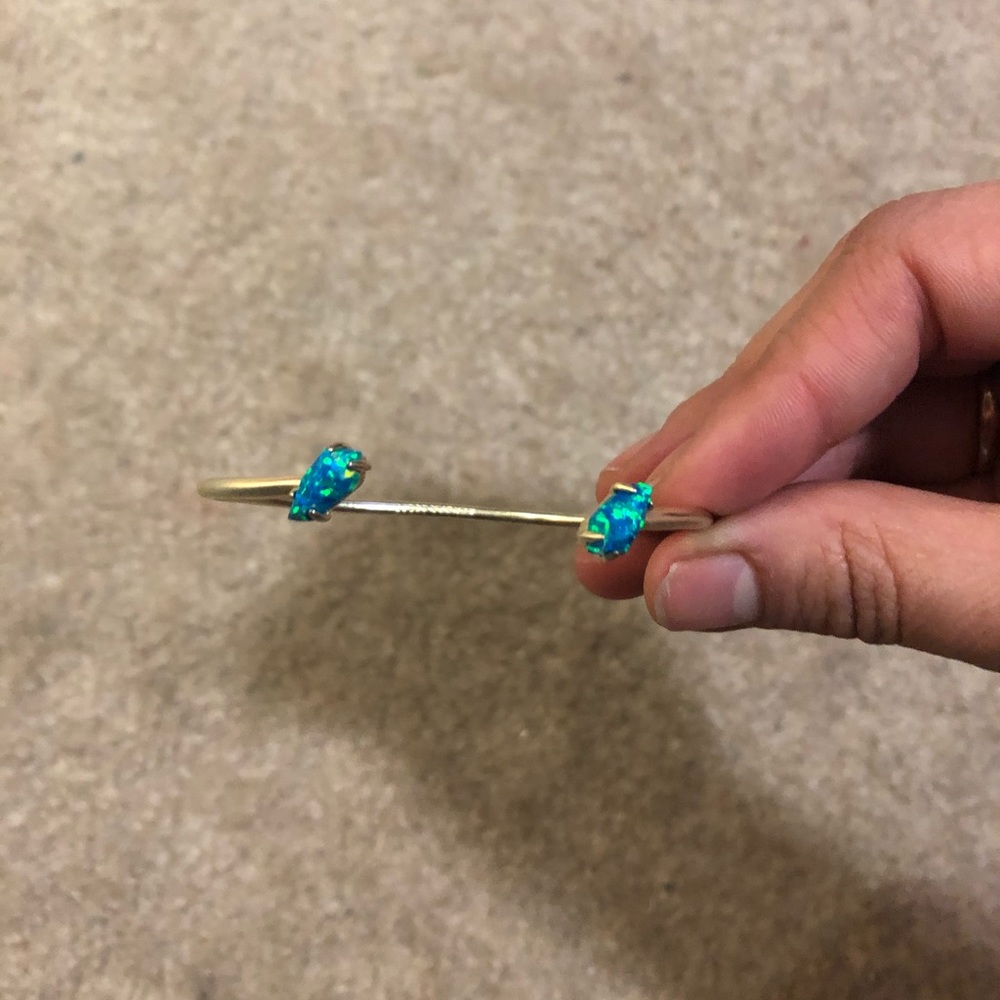 KENDRA SCOTT Jackson aqua blue pinch bracelet